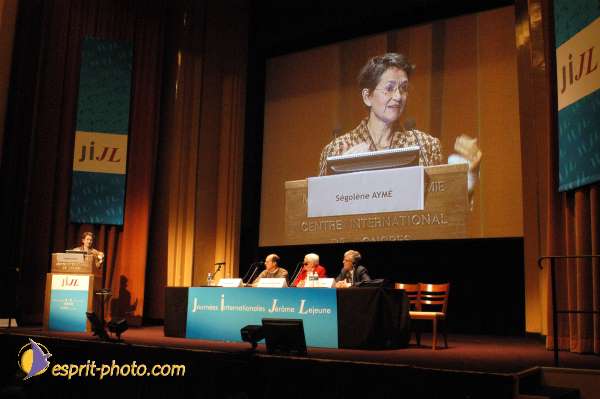 Nom de l'image : E00017599-1 — Description :  Toussaint 2004 - Messe avec les sans abri