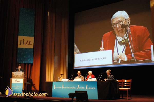 Nom de l'image : E00017723-1 — Description :  Toussaint 2004 - Messe avec les sans abri