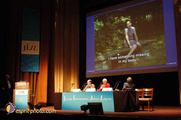 Nom de l'image : E00017769-1 — Description :  Toussaint 2004 - Messe avec les sans abri