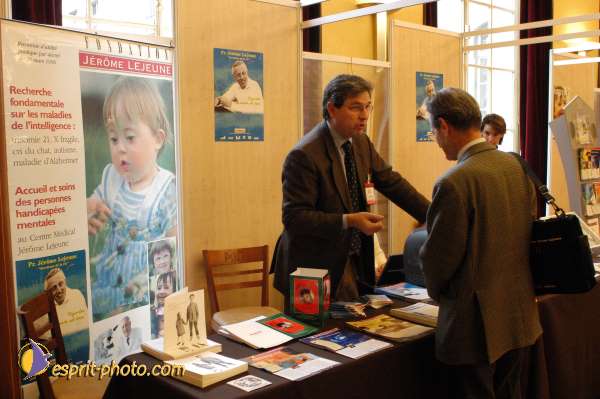 Nom de l'image : E00017023-1 — Description :  Toussaint 2004 - Messe avec les sans abri