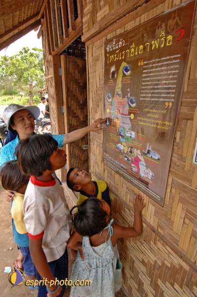 Nom de l'image : D2088124_1 — Description :  Enfants du Mékong