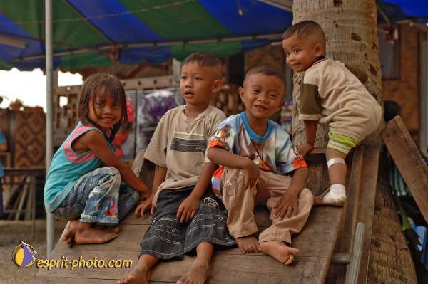 Nom de l'image : D2088134_1 — Description :  Enfants du Mékong