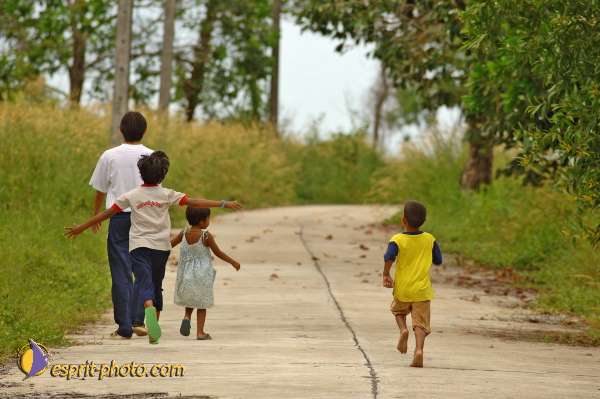 Nom de l'image : D2088349_1 — Description :  Enfants du Mékong