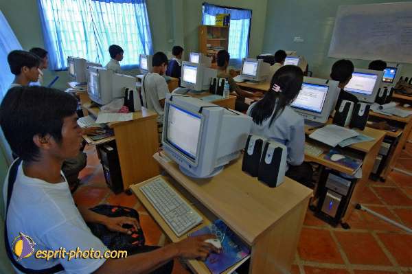 Nom de l'image : D2092761_1 — Description :  Enfants du Mékong