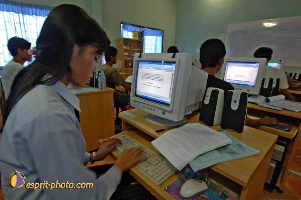 Nom de l'image : D2092764_1 — Description :  Enfants du Mékong