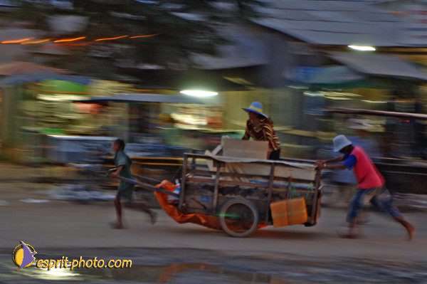 Nom de l'image : D2091621_1 — Description :  Enfants du Mékong