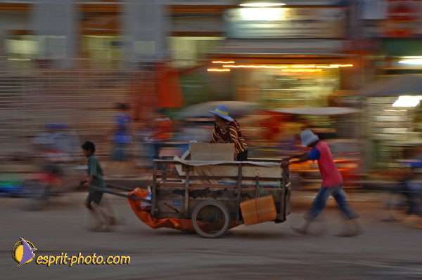 Nom de l'image : D2091630_1 — Description :  Enfants du Mékong