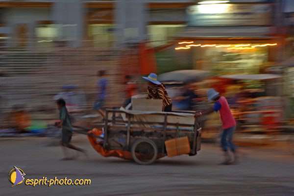 Nom de l'image : D2091631_1 — Description :  Enfants du Mékong