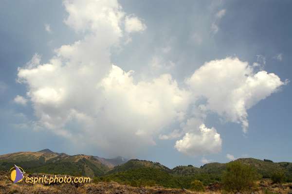 Nom de l'image : D1177100-1 — Description :  Etna - Eruption du volcan sur l'Etna en Sicile le 15/09/2005