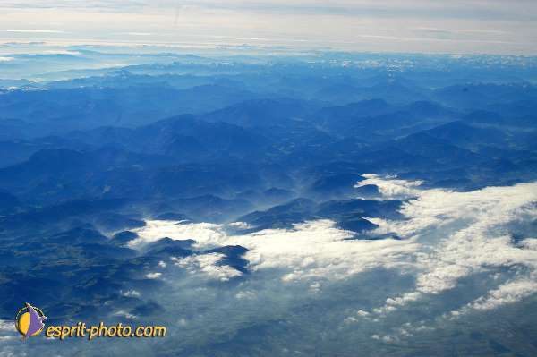 Nom de l'image : D1186545-1 — Description :  Vol Bratislava-Paris - au dessus des nuages