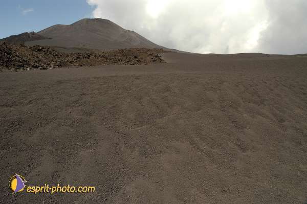 Nom de l'image : D1177226-1 — Description :  Etna - Eruption du volcan sur l'Etna en Sicile le 15/09/2005