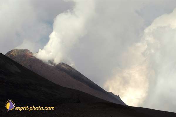 Nom de l'image : D1177247-1 — Description :  Etna - Eruption du volcan sur l'Etna en Sicile le 15/09/2005