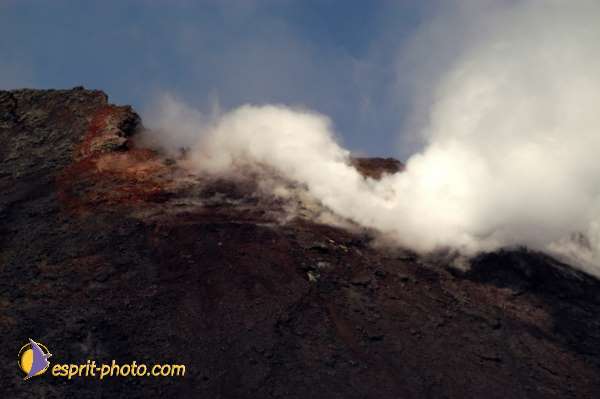 Nom de l'image : D1177276-1 — Description :  Etna - Eruption du volcan sur l'Etna en Sicile le 15/09/2005