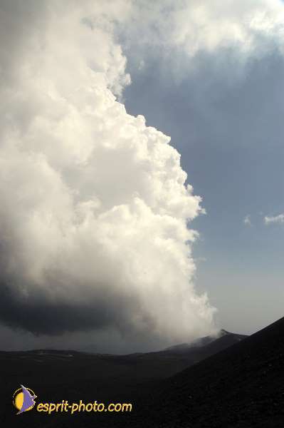 Nom de l'image : D1177347-1 — Description :  Etna - Eruption du volcan sur l'Etna en Sicile le 15/09/2005