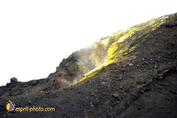 Nom de l'image : D1177378-1 — Description :  Etna - Eruption du volcan sur l'Etna en Sicile le 15/09/2005