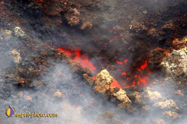Nom de l'image : D1177587-1 — Description :  Etna - Eruption du volcan sur l'Etna en Sicile le 15/09/2005