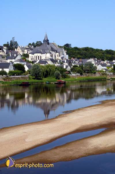 Nom de l'image : D1049194-01 — Description :  ND de l'Île Bouchard & ND de Pontmain (reportage pour la Vie)