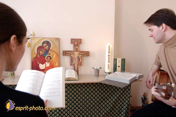 Nom de l'image : Priere_Couple_D1111070-01 — Description :