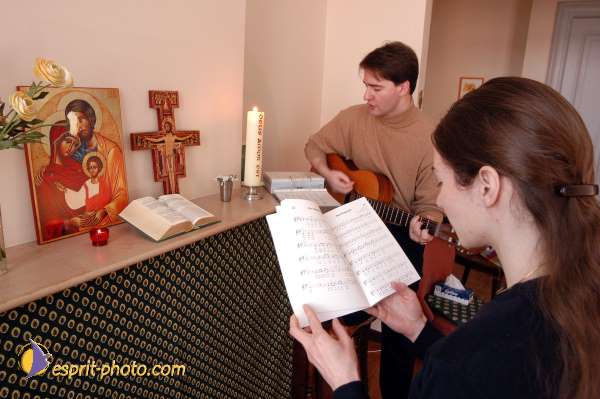 Nom de l'image : Priere_Couple_D1111089-01 — Description :