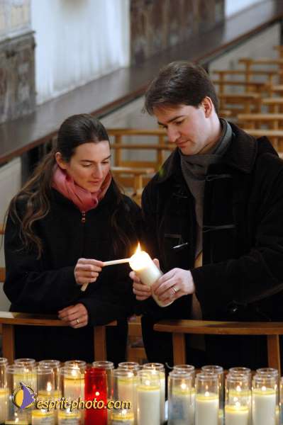 Nom de l'image : Priere_Couple_D1111576-01 — Description :