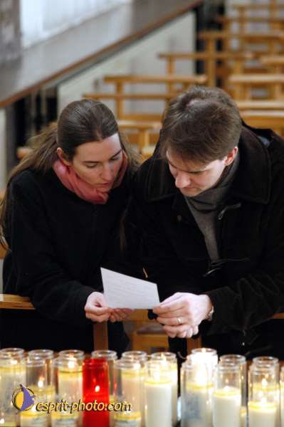 Nom de l'image : Priere_Couple_D1111602-01 — Description :