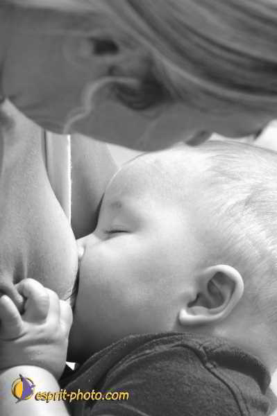 Nom de l'image : D1167097-1nb — Description :  Mère et enfant - aleitement