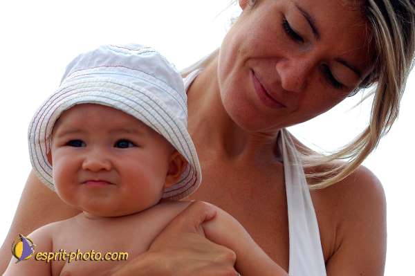 Nom de l'image : Bebe_divers_D1166867-1 — Description :  Mère et enfant - aleitement