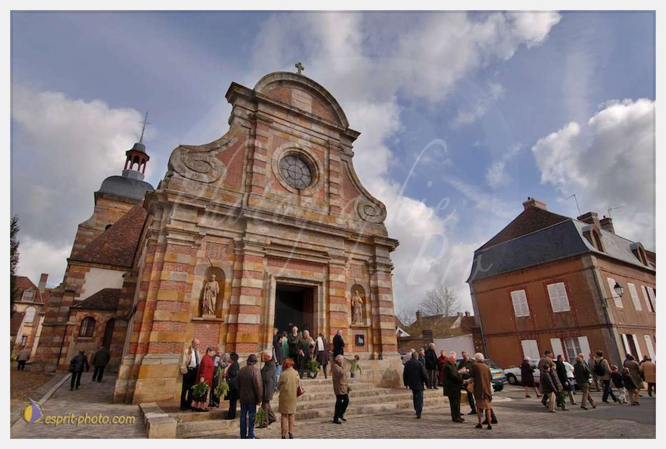 Nom de l'image : D2146156_1 — Description :  Sortie de messe - La FertE? Vidamme