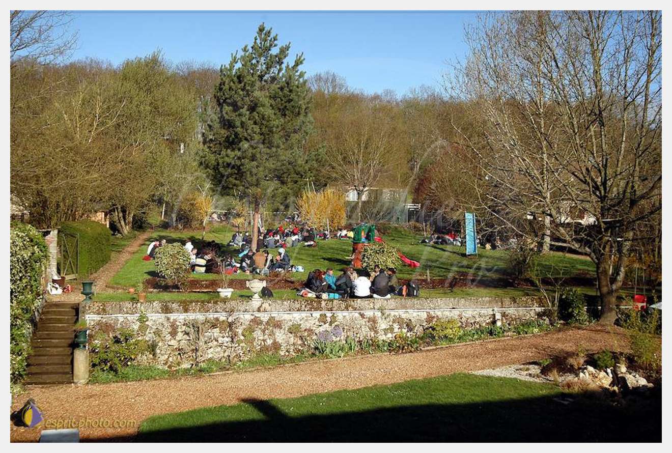 Nom de l'image : D1120005-01 — Description :  PE?lerinage de Chartres 2004