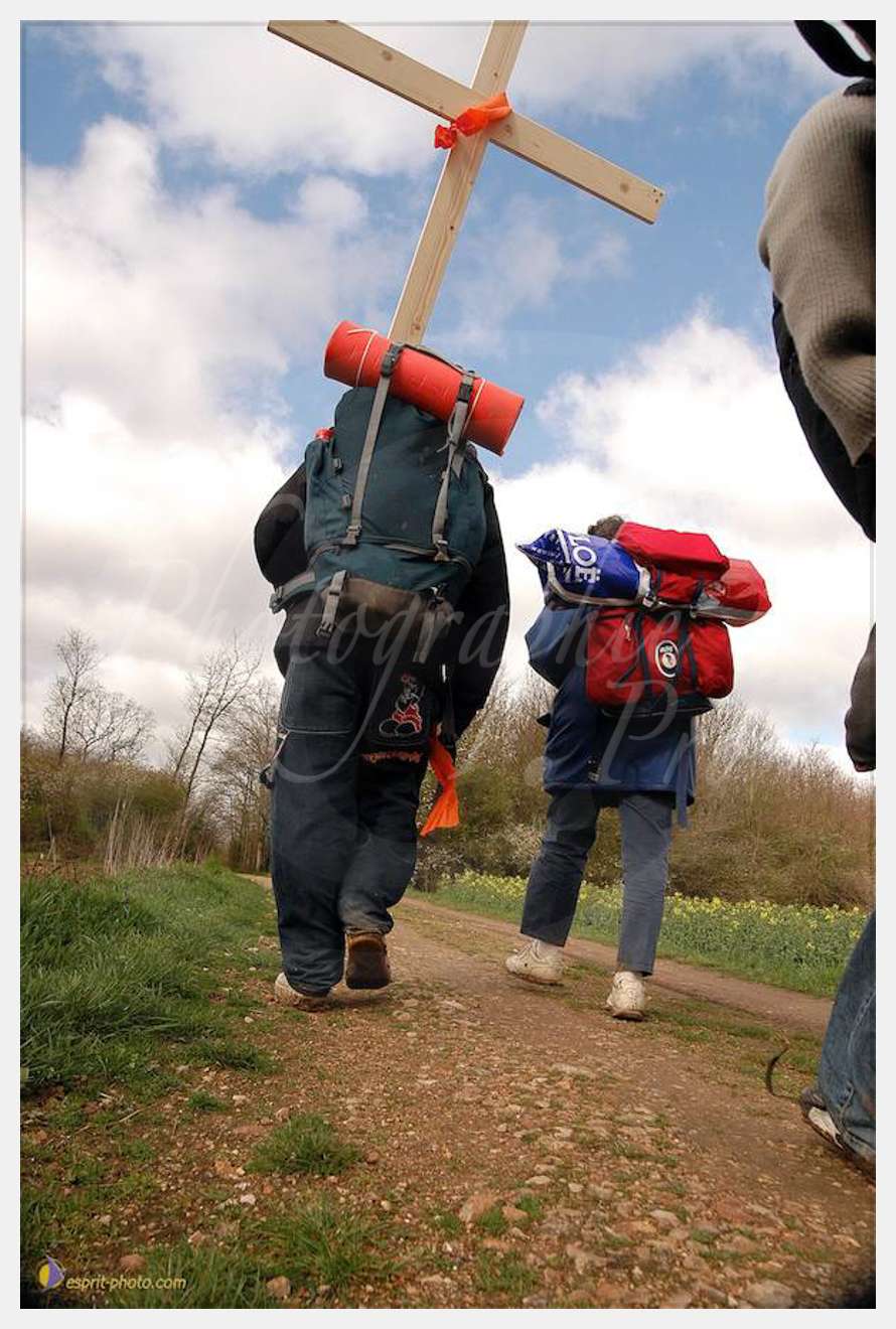Nom de l'image : D1120190-01 — Description :  PE?lerinage de Chartres 2004