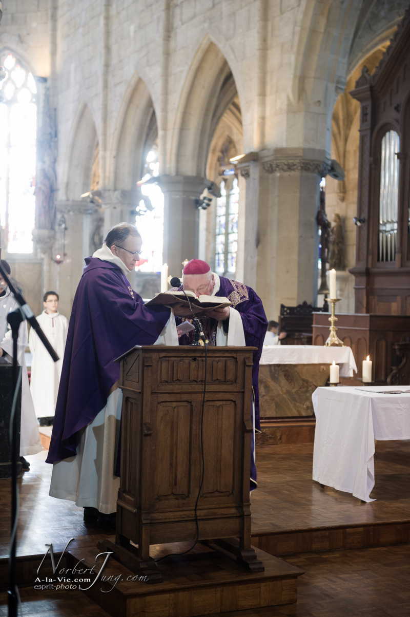 Nom de l'image : Messe-de-cloture-et-appel-decicif-des-Catecumen-a-la-Madeleine_2013-02-17__(c)Norbert-Jung.com_D3s096861 — Description :