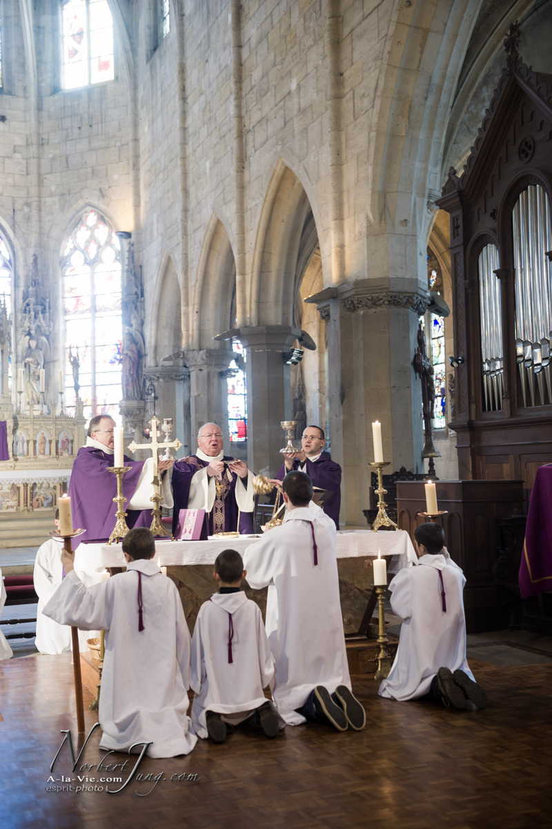 Nom de l'image : Messe-de-cloture-et-appel-decicif-des-Catecumen-a-la-Madeleine_2013-02-17__(c)Norbert-Jung.com_D3s096897 — Description :