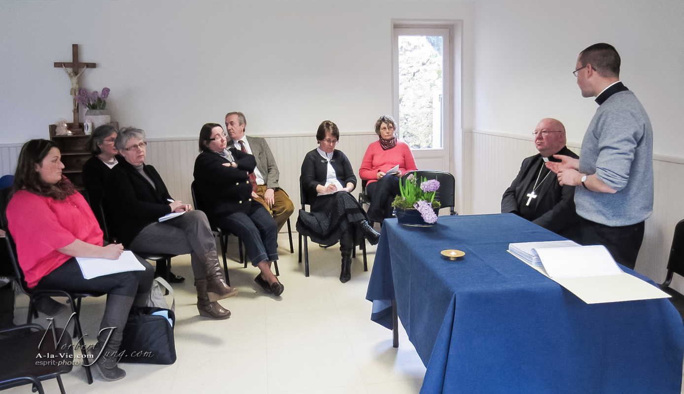 Nom de l'image : Rencontre-des-Catechistes-avec-l-eveque_2013-02-02__(c)Norbert-Jung.com_IMG_1644 — Description :