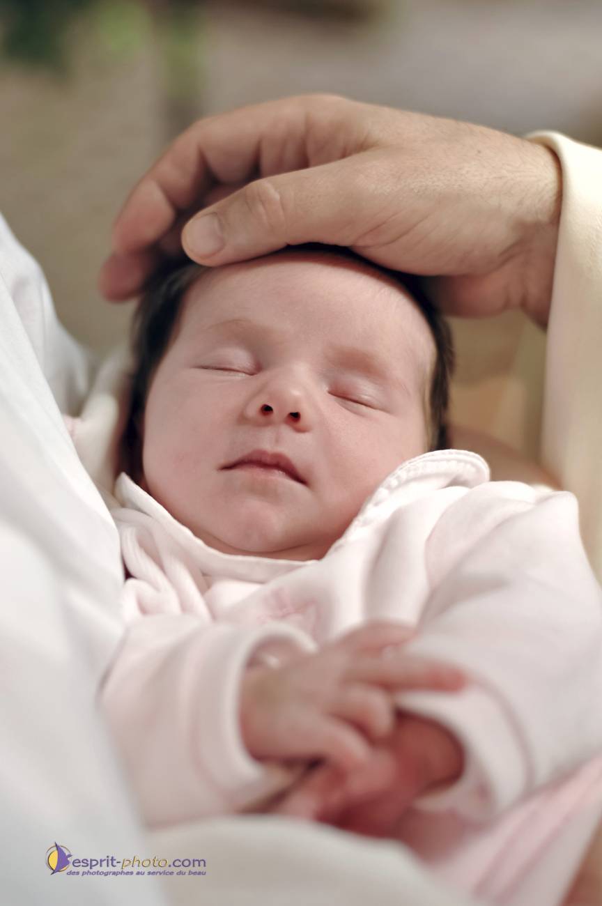 Nom de l'image : D2226134_1_c_Photographie.Pro — Description :  Baptme de bŽbŽ