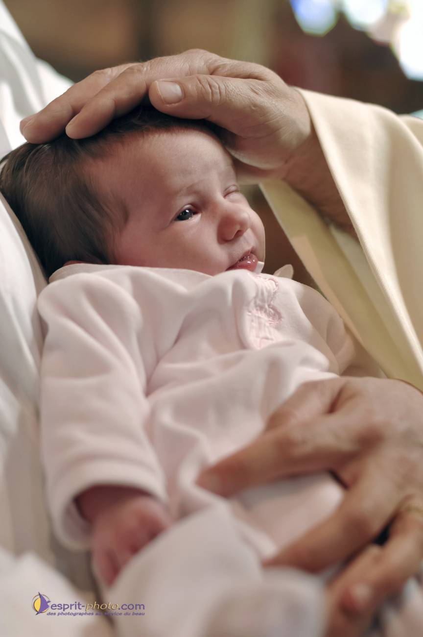Nom de l'image : D2226279_1_c_Photographie.Pro — Description :  Baptême de bébé