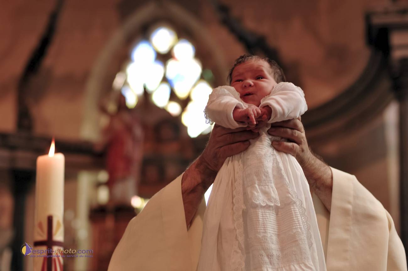 Nom de l'image : D2226838_1_c_Photographie.Pro — Description :  Baptême de bébé