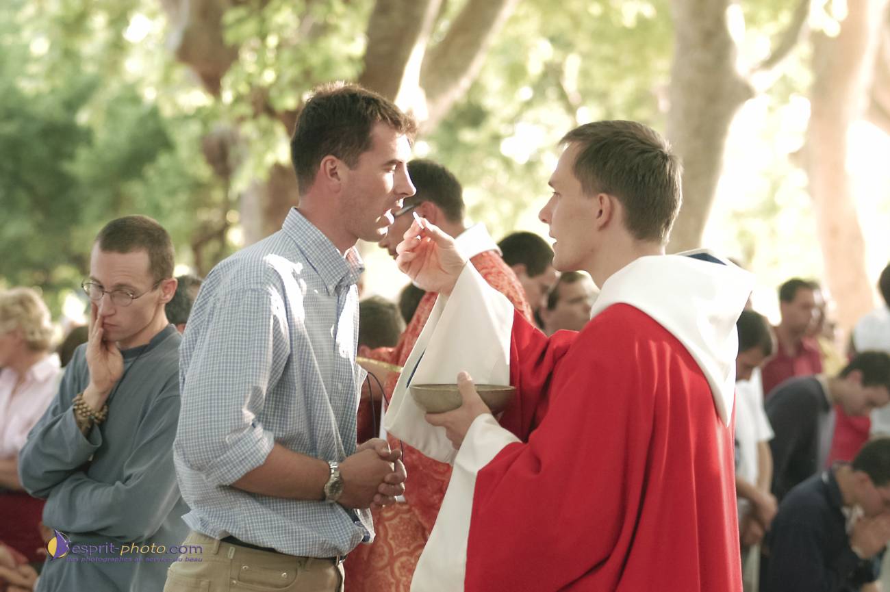 Nom de l'image : D1052486-01_c_Photographie.Pro — Description :  La Castille - Cté EUCHARISTEIN - Engagements communautaire de fr