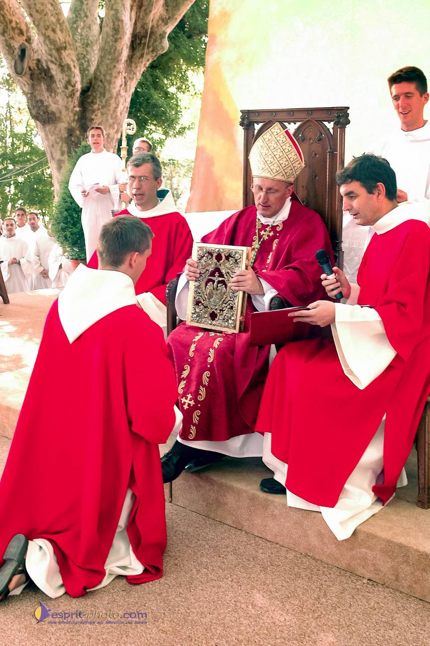Nom de l'image : D1052129-01_c_Photographie.Pro — Description :  La Castille - Cté EUCHARISTEIN - Engagements communautaire de fr