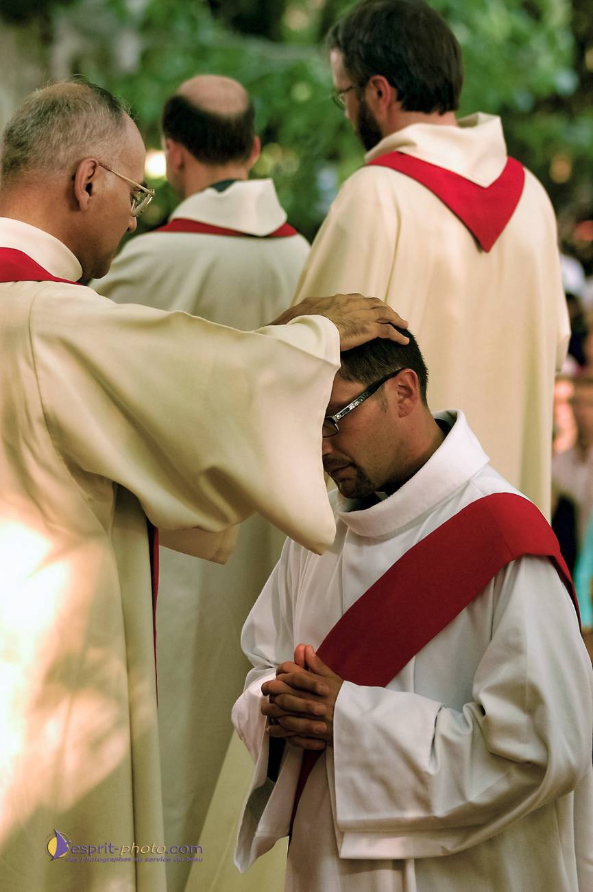 Nom de l'image : D1052190-01_c_Photographie.Pro — Description :  Ordination sacerdotale et diaconale au seminaire de la Castille