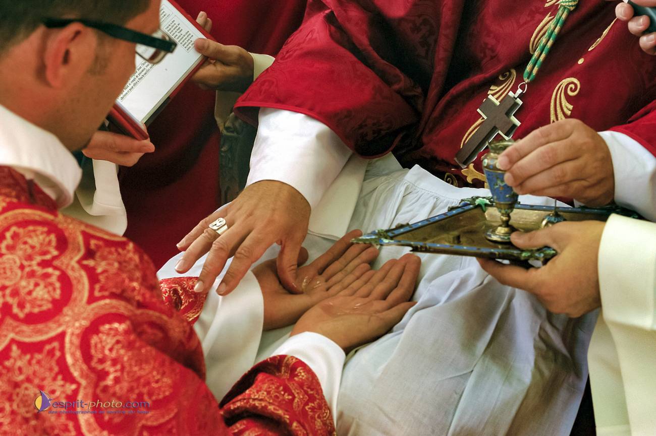 Nom de l'image : D1052269-01_c_Photographie.Pro — Description :  La Castille - Cté EUCHARISTEIN - Engagements communautaire de fr